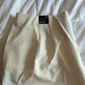 NWT 🔖 Torrid 5R Cream Pull-On Wide Leg Studio Crepe High-Rise Pant